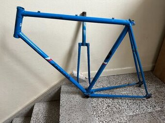 Favorit F1 TV /F12/ ram na bicykel