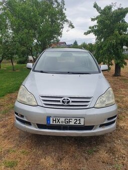 Rozpredam Toyotu Avensis Verso 2,0 D4D