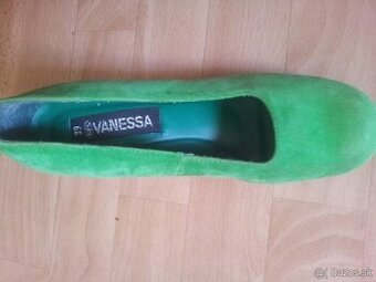 Lodicky Vanessa, Prada a tenisky Nike