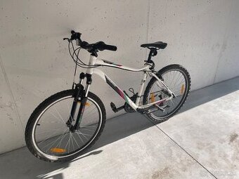 Predávam dámsky horský bicykel (ešte 2 roky v záruke)