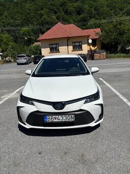 oyota Corolla 1.8 Hybrid, e-CVT, r. 2019, TOP stav