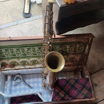 Starý saxofón C.A. Wunderlich – zberateľský kus, originál vi