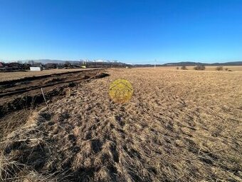 Stavebný rovinatý pozemok na predaj s výhľadom na Tatry