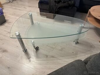 Skleneny konferencny stolik