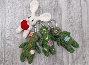 ručne pletené prívesky na kľúče, rôzne druhy