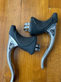 Shimano 105 páky.