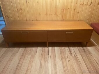Stolík pod TV
