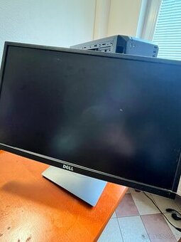 Predám stolný herný počítač + príslušenstvo – LCD monitor