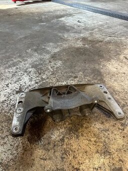 BMW E60, E61 - držiak prevodovky - 1
