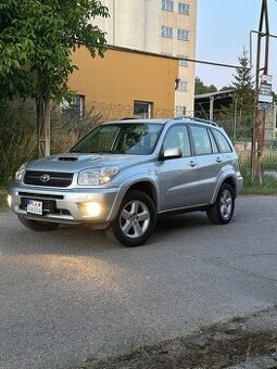 Toyota Rav4 2.0 D4-D 85kw Klimatronik,Ťažné zariadenie,Alu
