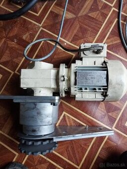Elektromotor s prevodovkou
