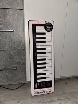 Akai LPK25