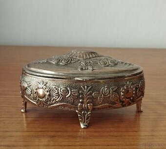 Kovová šperkovnica