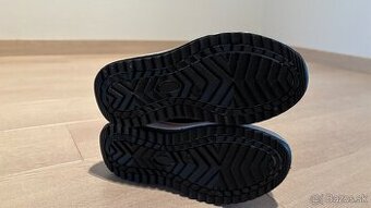 Nenosené detské zimné topánky, veľkosť 29