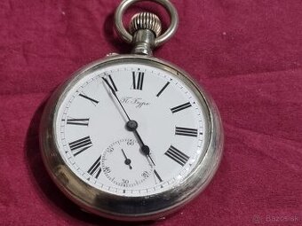 Mohutné vreckové hodinky.