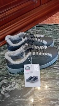 Sivé zateplené nové tenisky,veľ 41