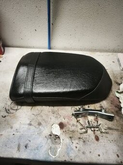 Yamaha Raider xv1900 zadné sedlo