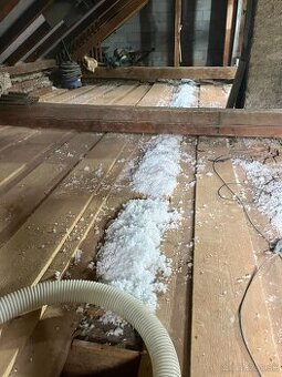 Fúkaná striekaná izolácia