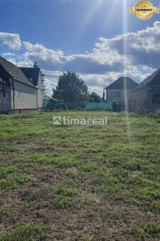 Exkluzívny 23á pozemok na stavbu RD v centre obce Vlčkovce