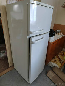 Predám - Chladnička s mrazničkou BOSCH KSV24320