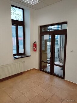 Šahy - obchodný priestor , kancelária na prenájom