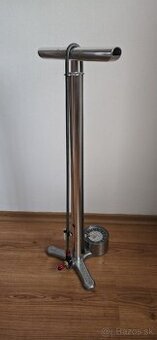 Lezyne Alloy Floor Drive servisná pumpa, strieborná