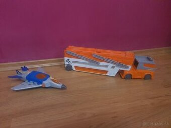 Hot Wheels lietadlo a nákladiak