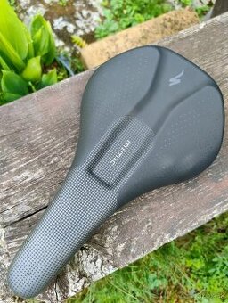 Nove "Specialized Bridge Comp with Mimic" sedlo