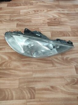 Peugeot 206 predné pravé svetlo H4 s motorčekom