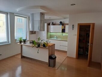 Na prenájom 5-izbový byt centrum Banská Bystrica - 1