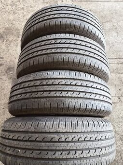Predam 4ks letne pneu 215 60 17
