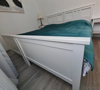Celomasivne jednopostele z borovicového dreva