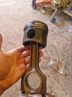 Predam ojnicu s piestom bmw M47n M47 120kw