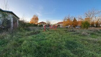 Stavebný pozemok  815 m2 s budovou, Levice, Kalinčiakovo (SM