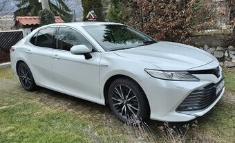 Predám: TOYOTU Camry, hybrid, 2,5, EXECUTIVE, paket VIP