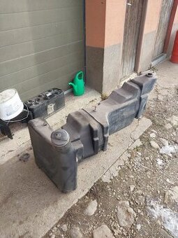 Predam nadrz na traktor newholland