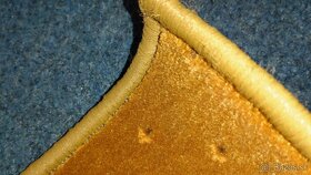 Obšivaný koberec z metrážneho koberca