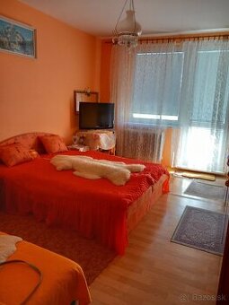 Predám manželskú postel s úložným priestorom