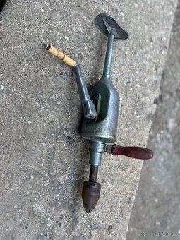 Stará retro rucna vŕtačka