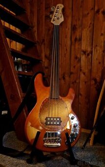 Basgitara Spark - Fretless (Bezpražcová)