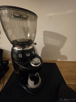 Mlynček na Kávu Smeg