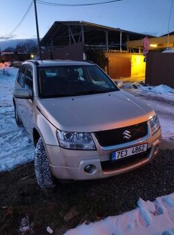 Suzuki Grand Vitara 2.0 4x4 benzín Zlatá metal