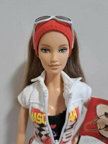 Na predaj zberatelska Barbie Nascar