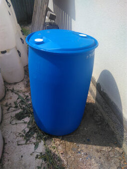 200 l. plastové sudy