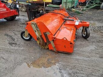 Zametacia kefa na traktor bager