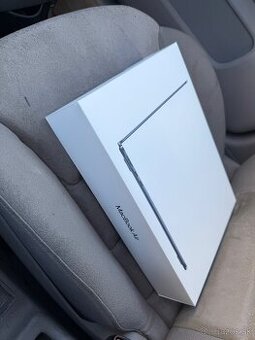 MacBook Air m4 16/256