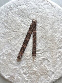 Popruh na kabelku leopard