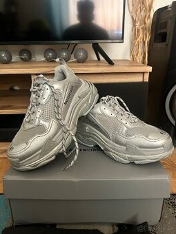 Balenciaga triple S