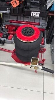 Pneumaticky zdvihak 5t