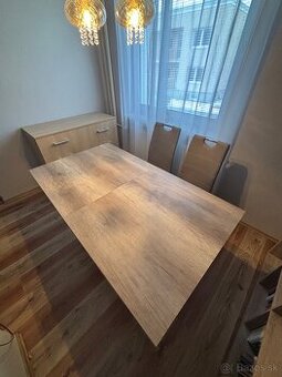 Predám rozťahovací jedálenský stôl – vo výbornom stave